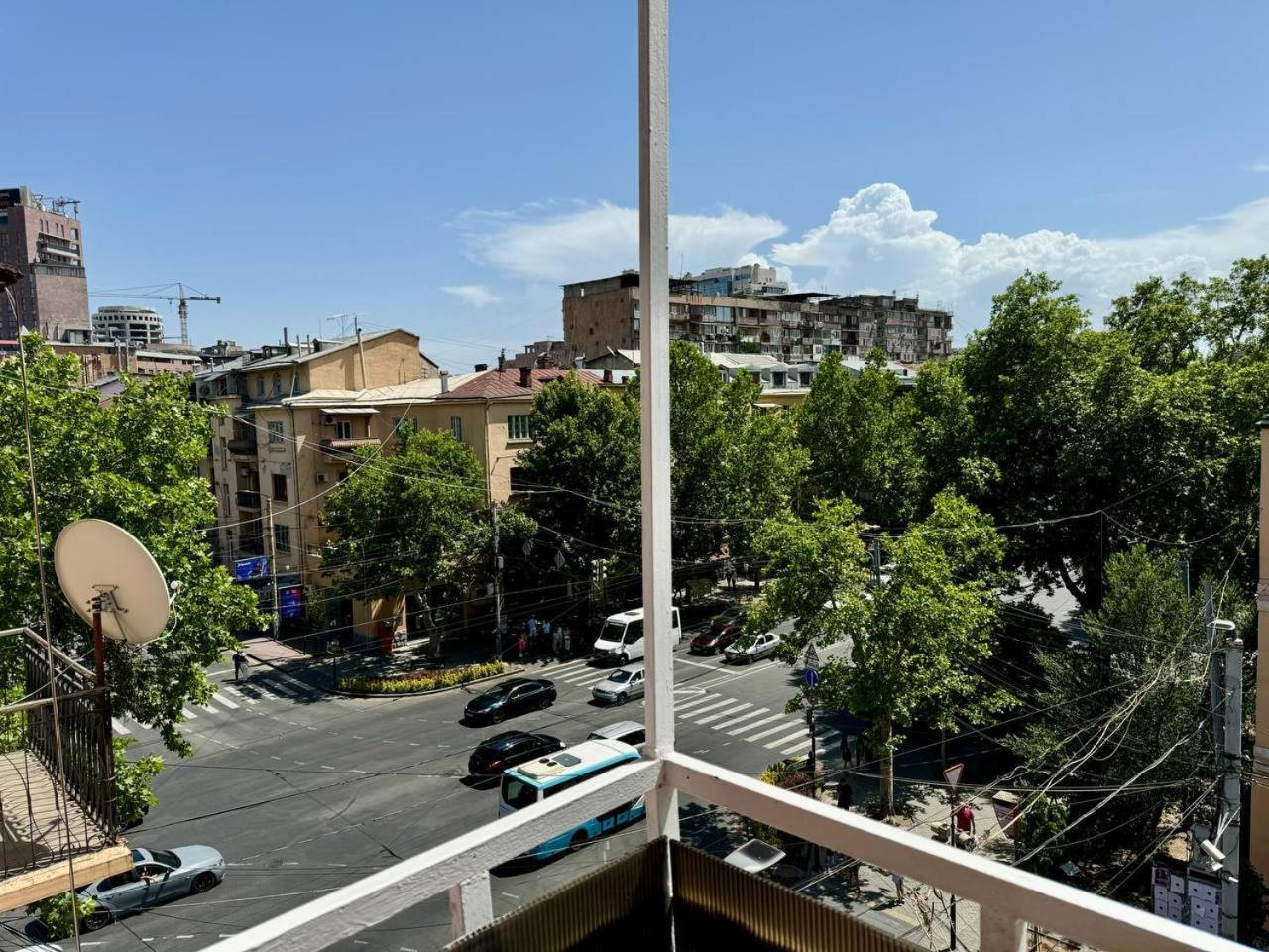 California Hostel Ереван Экстерьер фото