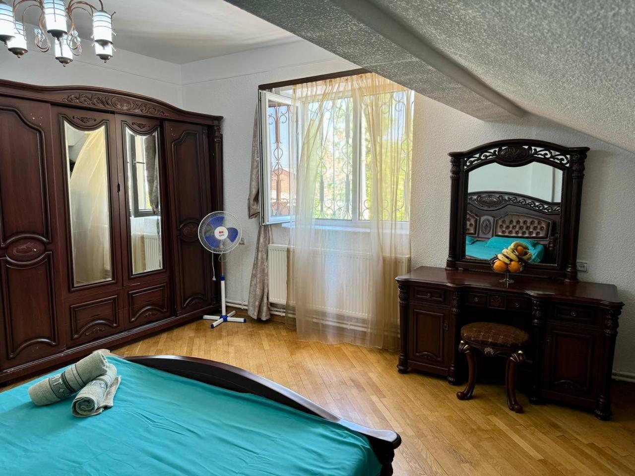 California Hostel Ереван Экстерьер фото