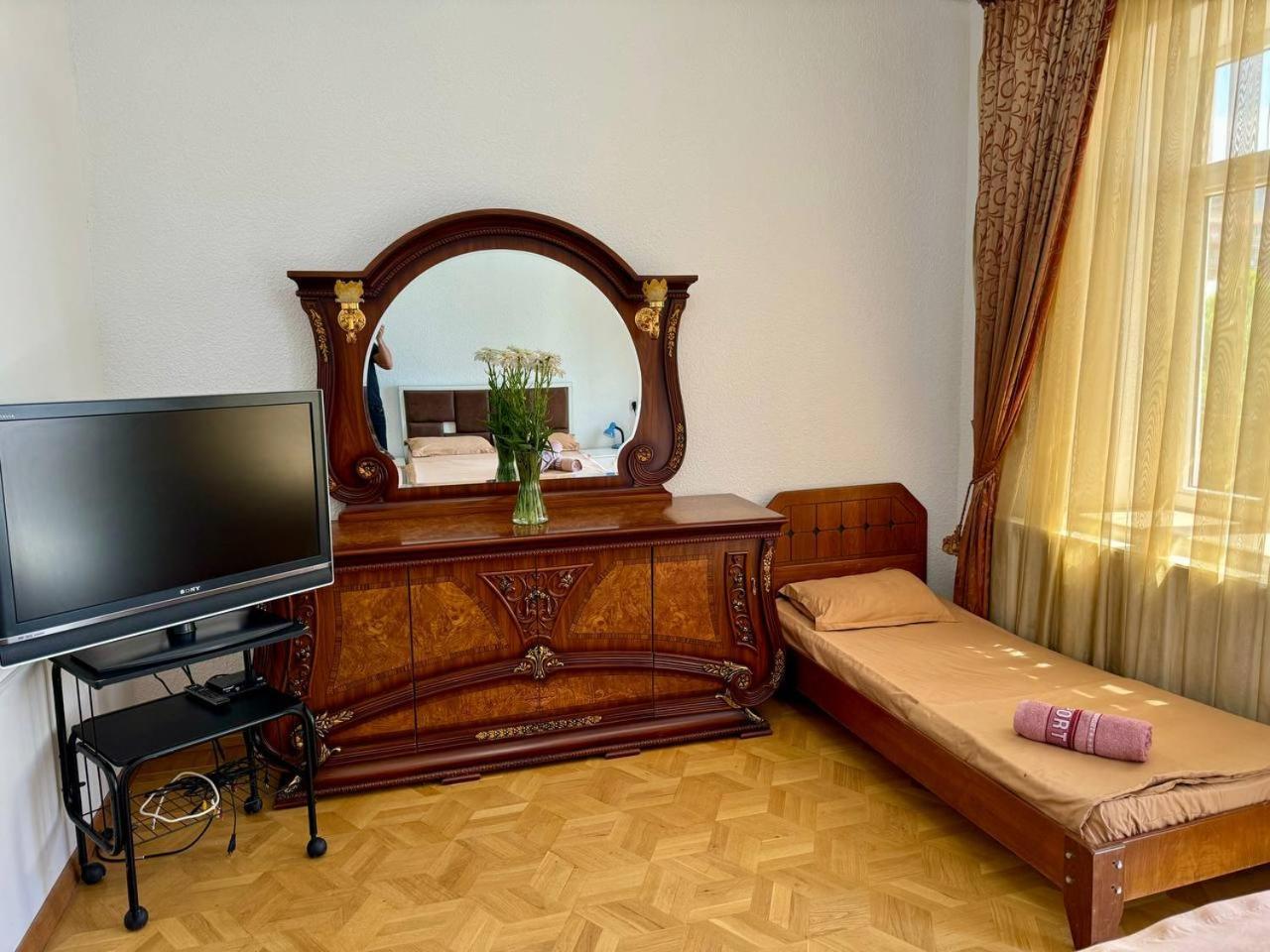 California Hostel Ереван Экстерьер фото