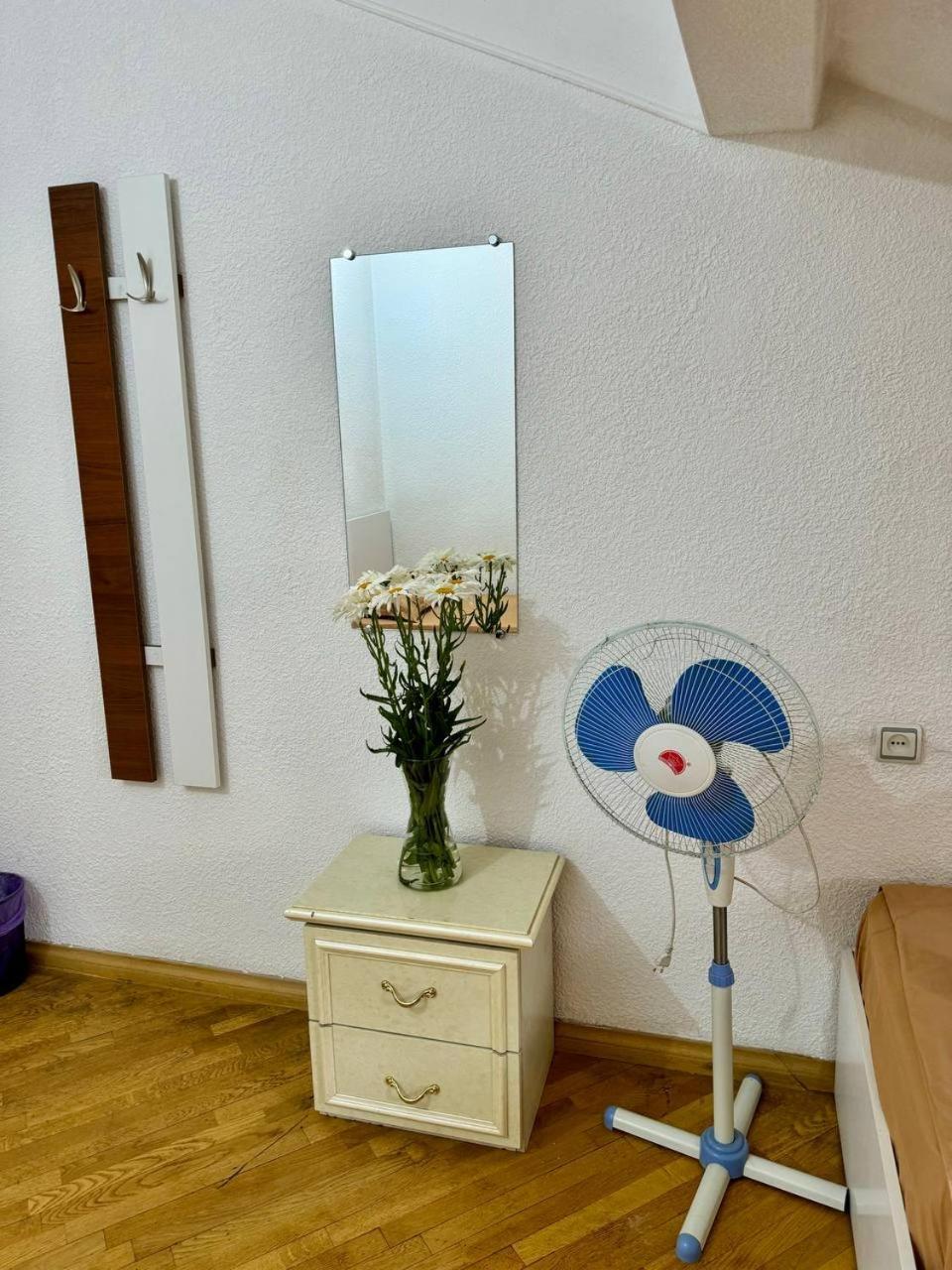 California Hostel Ереван Экстерьер фото