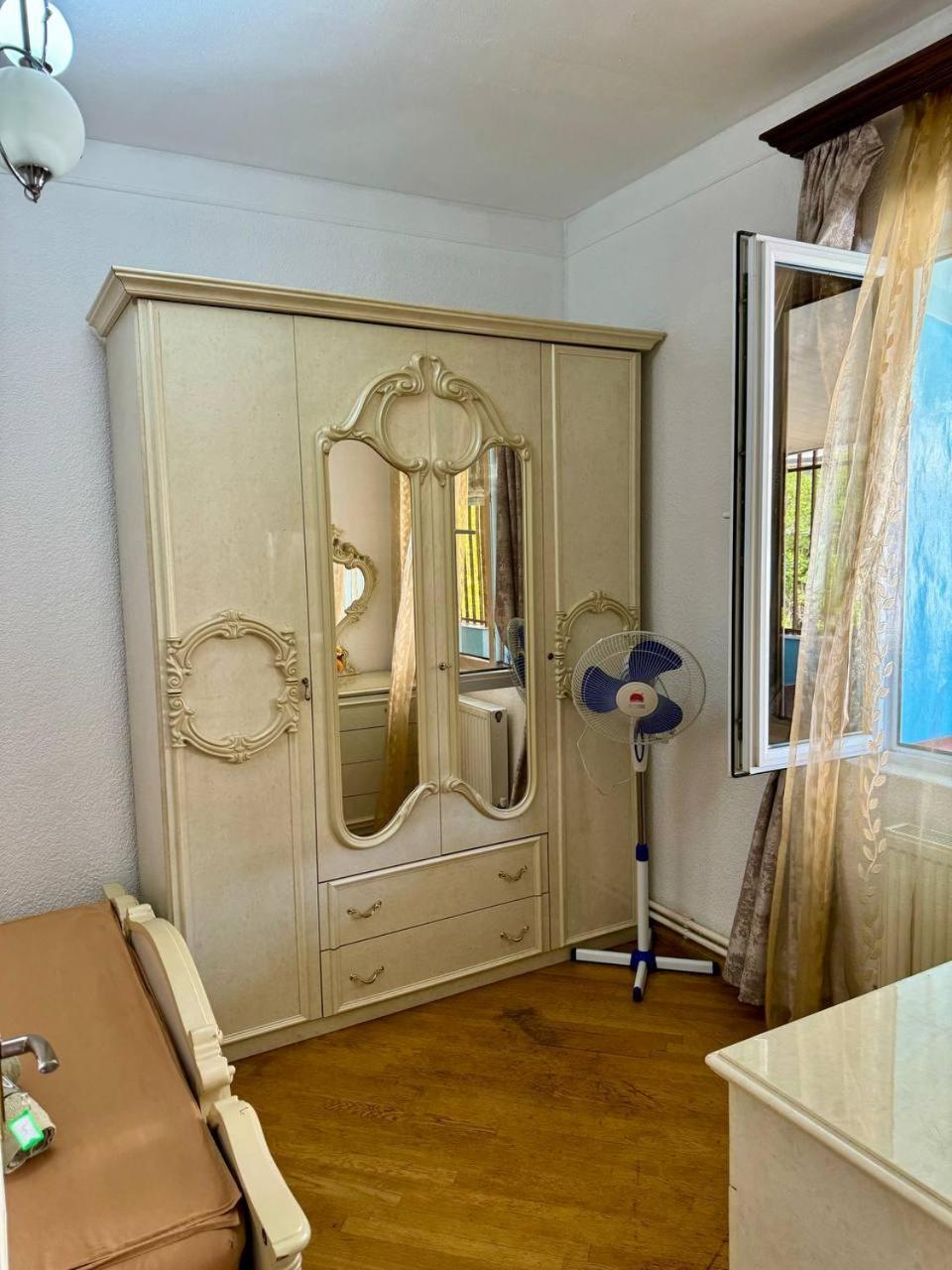 California Hostel Ереван Экстерьер фото